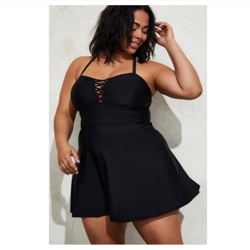 NWOT Torrid swimsuit sz 4